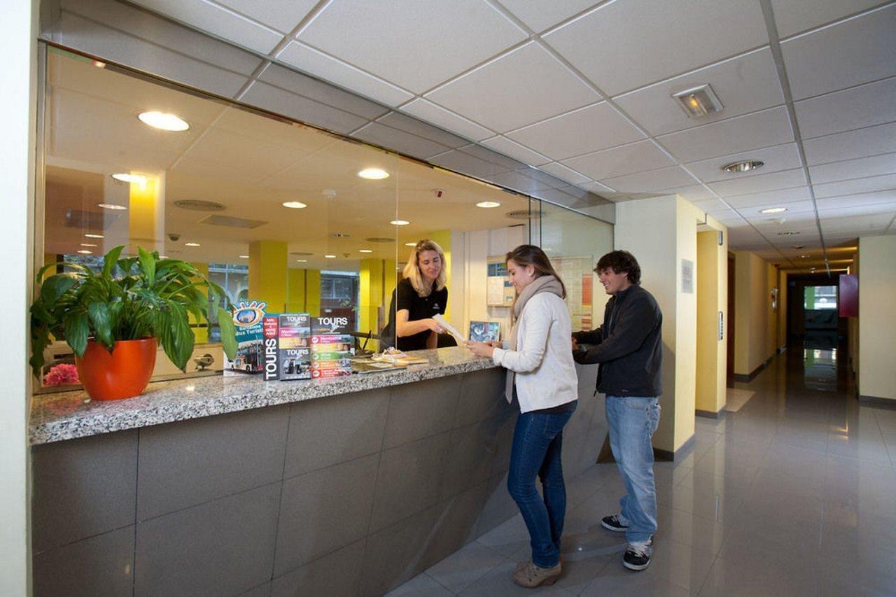 Residencia Estudiantes Onix Apartment Барселона Екстериор снимка